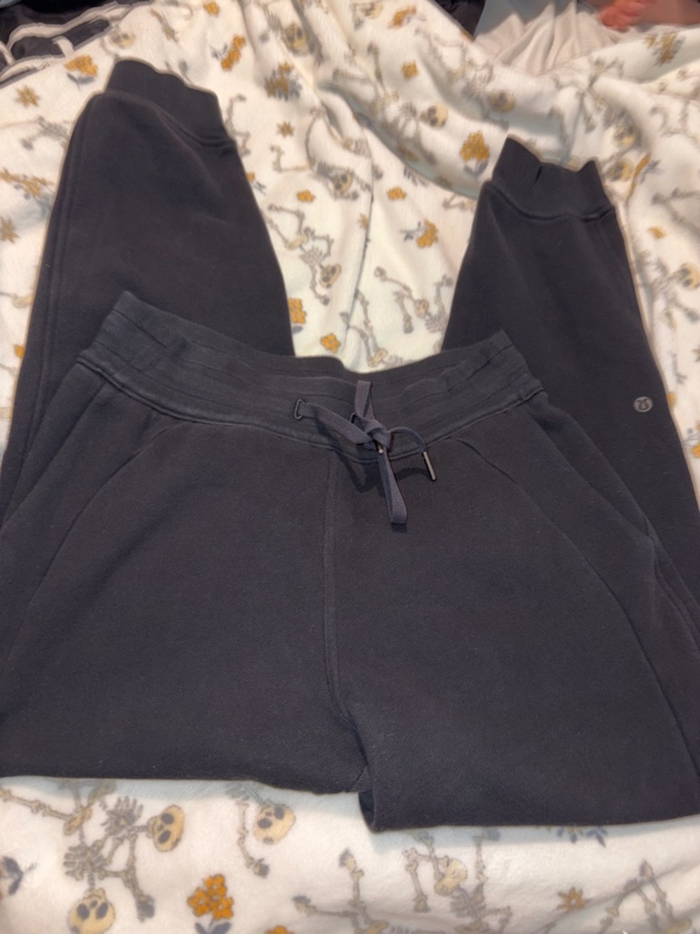 Like new Lululemon scuba sweatpants size 6 Black Drawstring Sweatpants